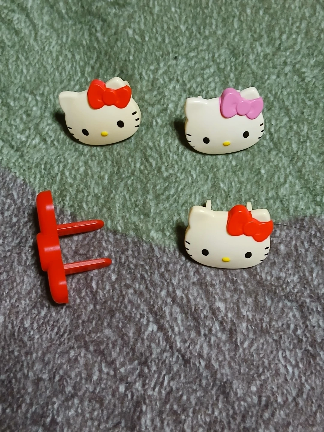 ハローキティ コンセントカバー 4個セット