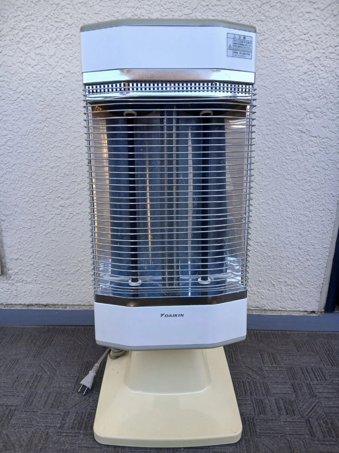 遠赤外線暖房機(電気ストーブ) 対面引き渡しのみ 発送不可 横浜線八王子駅~中山駅