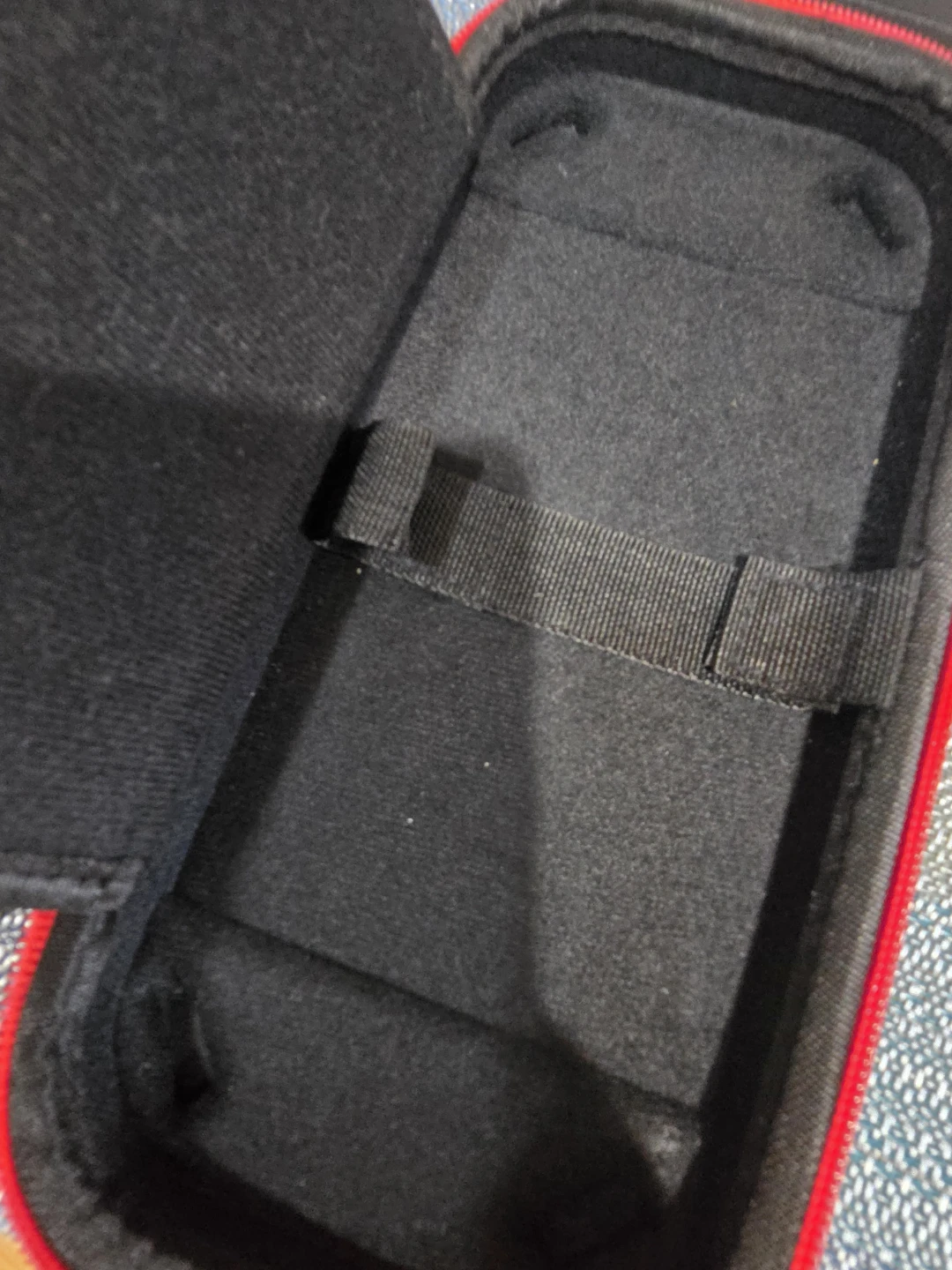 Nintendo Switch キャリングケース ブラック レッドの写真3枚目