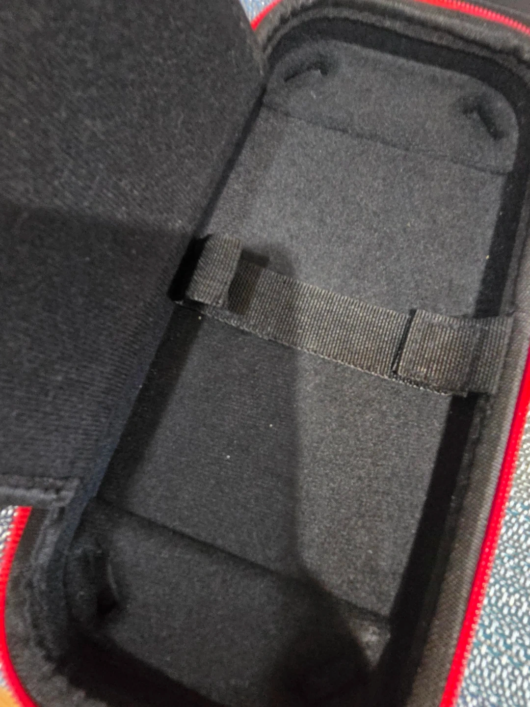 Nintendo Switch キャリングケース ブラック レッドの写真3枚目