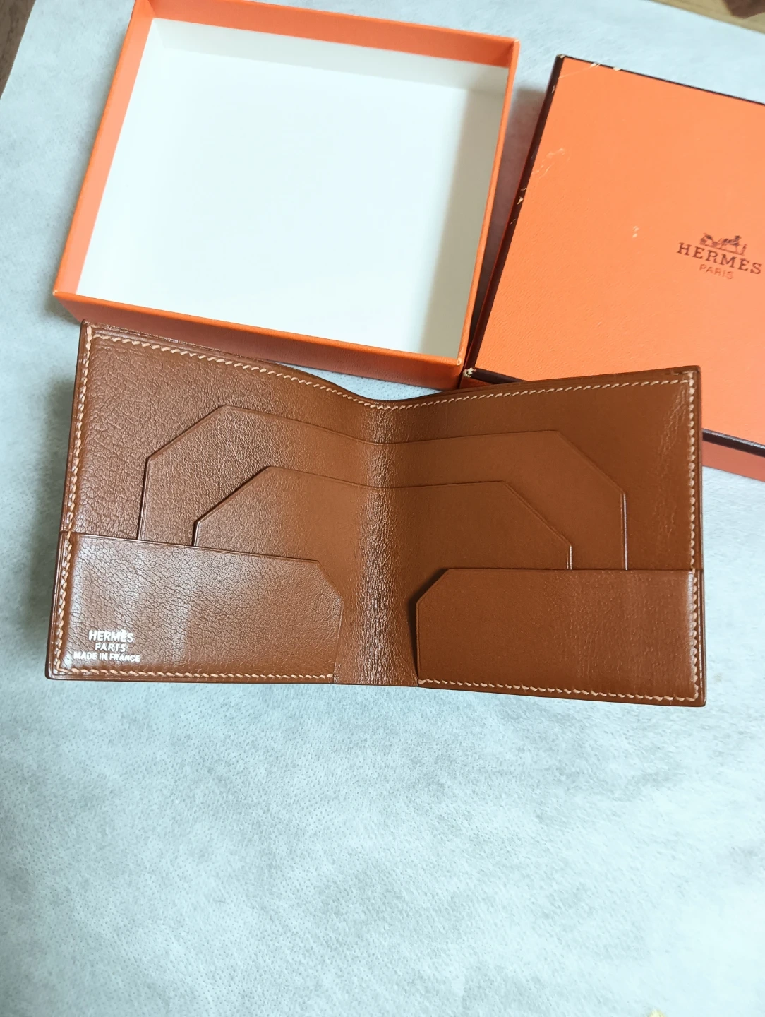 美品。HERMES エルメス 2つ折り財布 札入れの写真7枚目