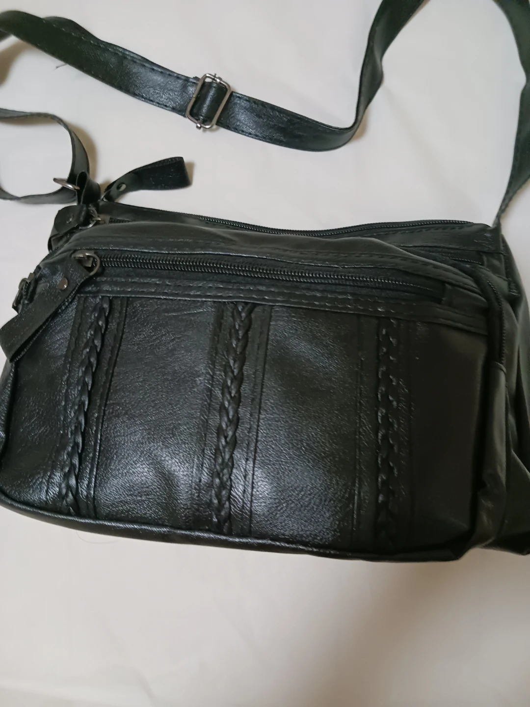 新品✨😍✨黒のショルダーバッグ 編み込みデザイン軽い