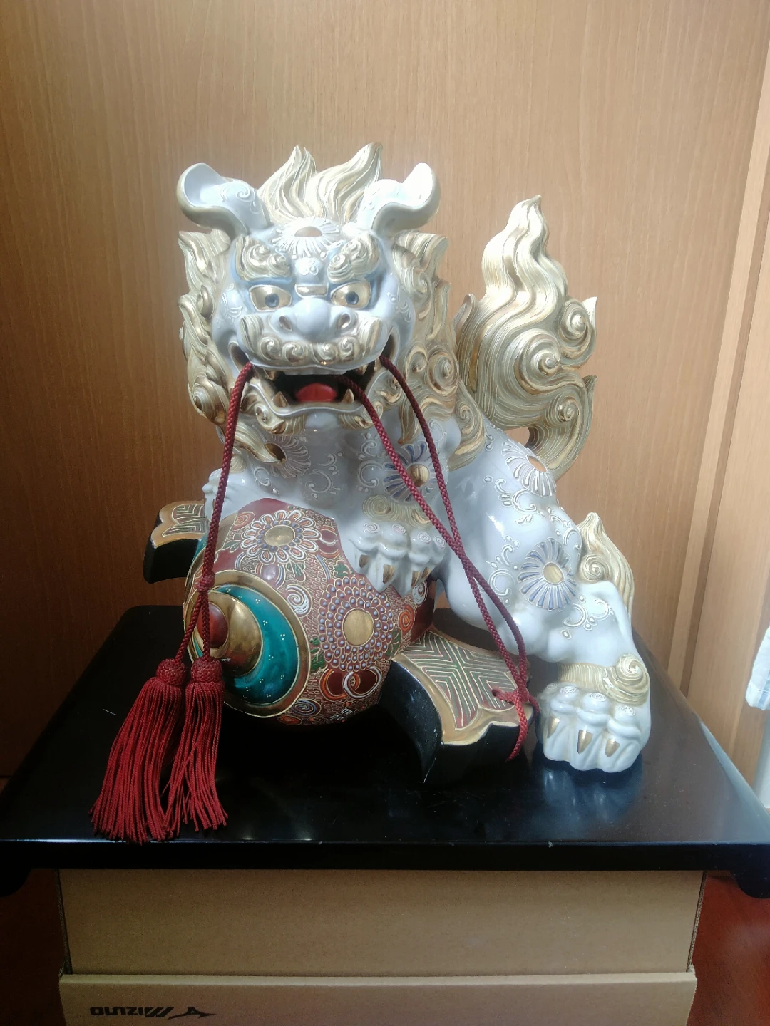 九谷焼　獅子　縁起物　ヒビ有り