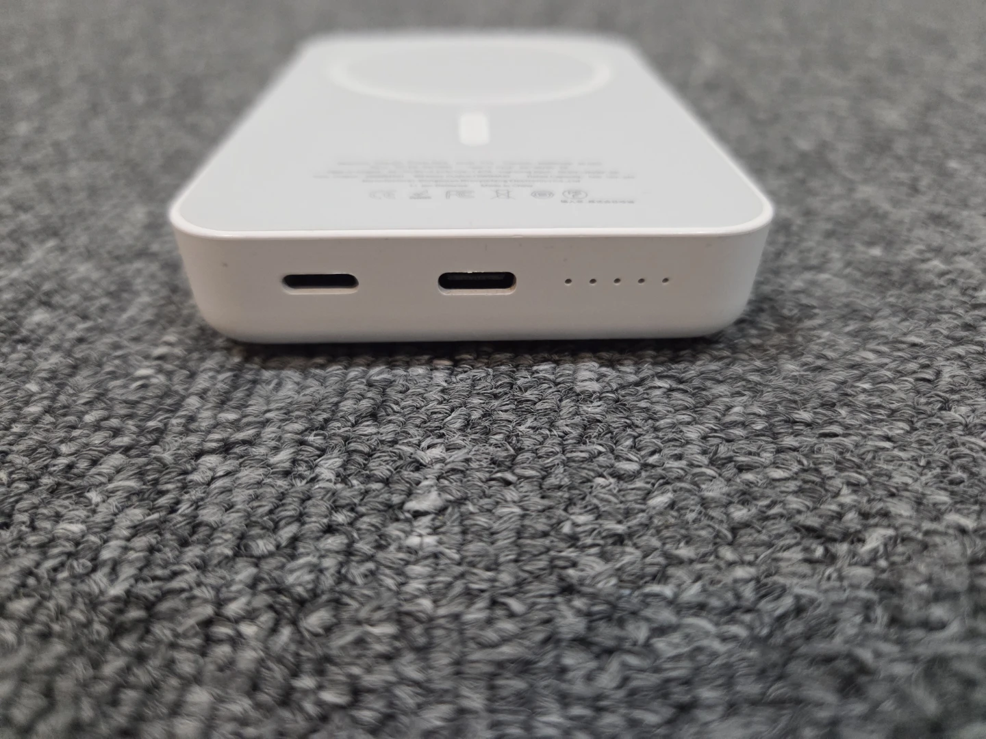 マグネット式モバイルバッテリー 10000mAh V10の写真2枚目