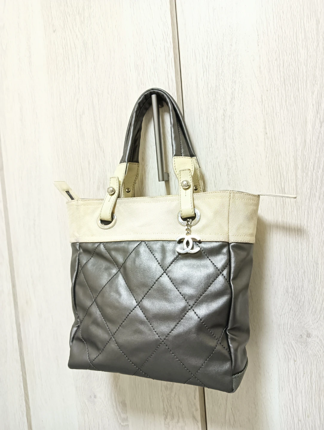 CHANEL シャネル パリビアリッツPM トートバッグ バイカラーの写真2枚目