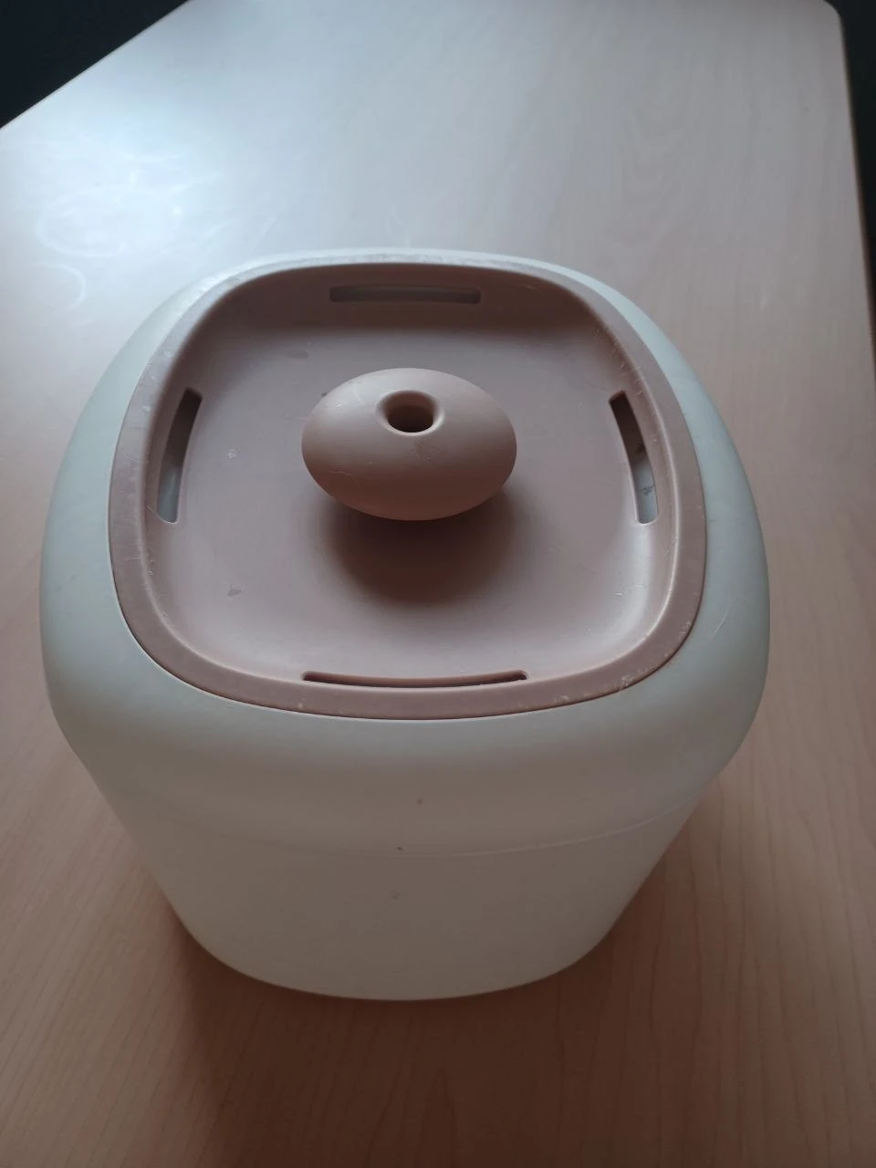 ニトリ ペット用簡易自動給水器 2.4L フィルター付