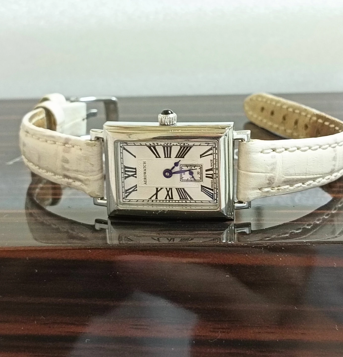 AEROWATCH アエロウォッチ ローマン文字 レクタンギュラー 腕時計の写真3枚目