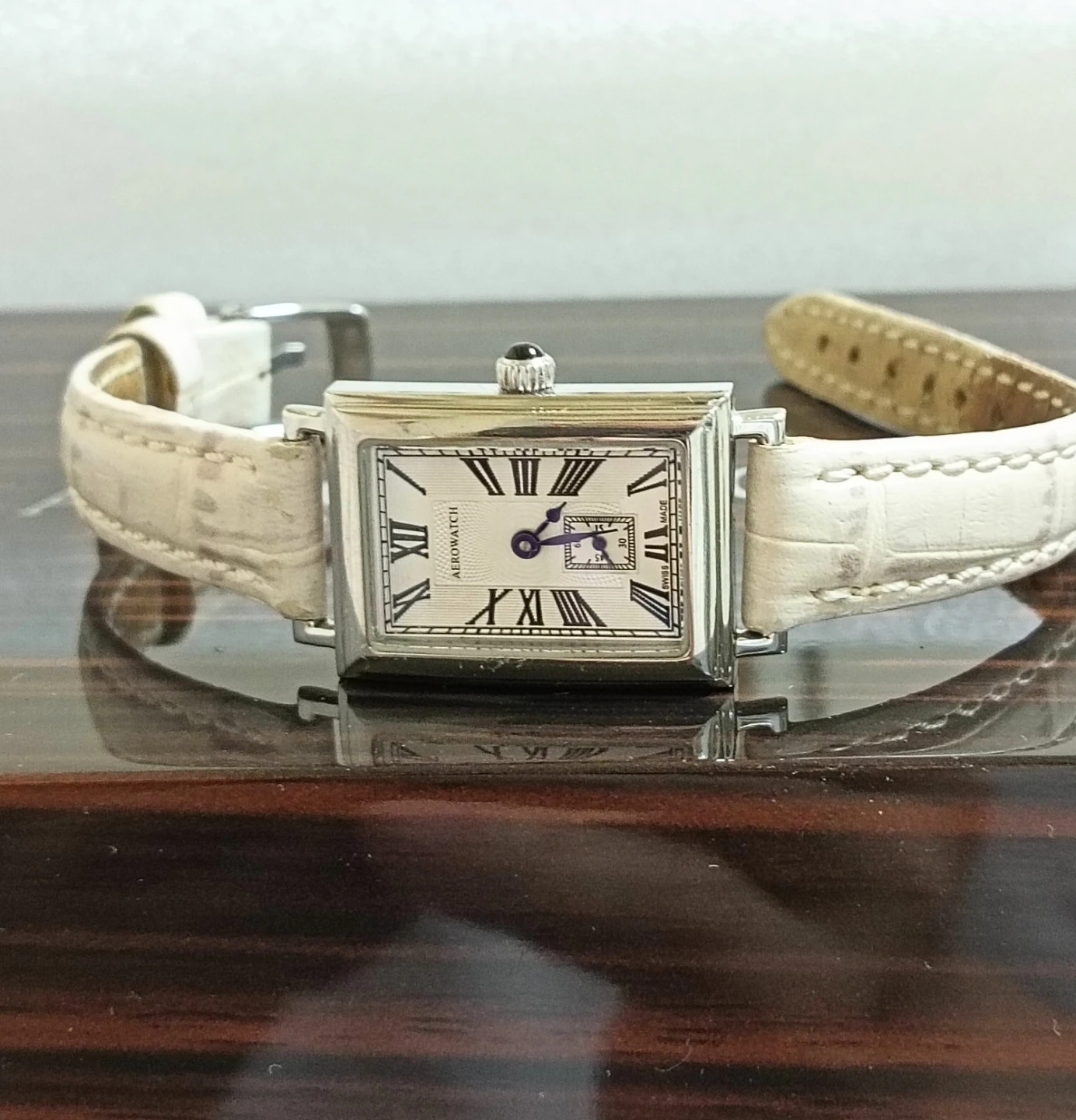 AEROWATCH アエロウォッチ ローマン文字 レクタンギュラー 腕時計の写真3枚目