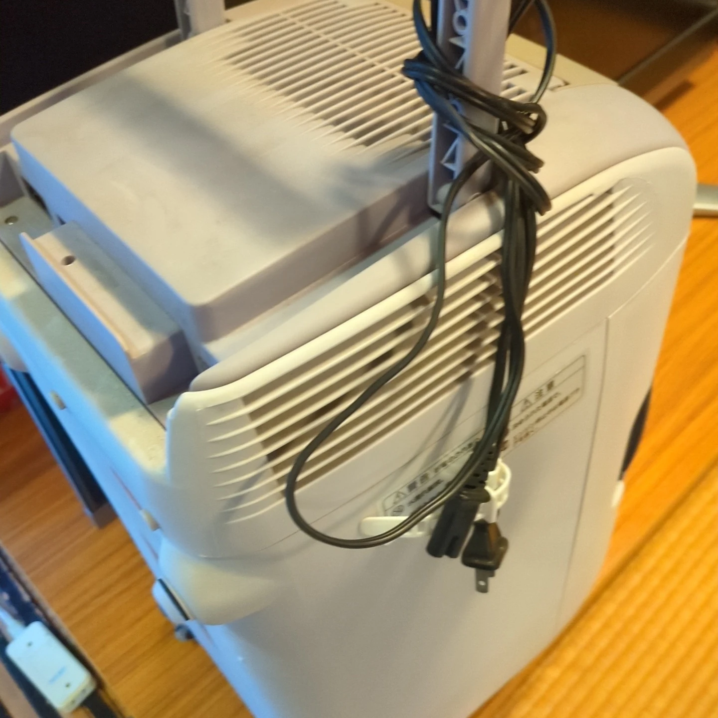 ツインバード 2電源式ポータブル電子冷温ボックス HR-D202の写真6枚目