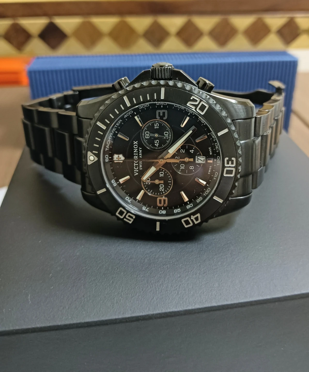 未使用近い美品。VICTORINOX マーベリック ブラックエディション クロノグラフ 腕時計の写真6枚目