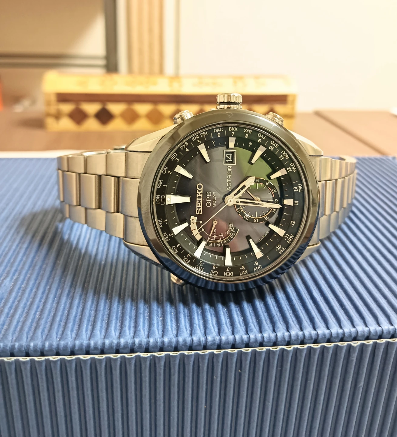 美品。SEIKO セイコー アストロン 電波GPS チタン&セラミック 腕時計の写真2枚目