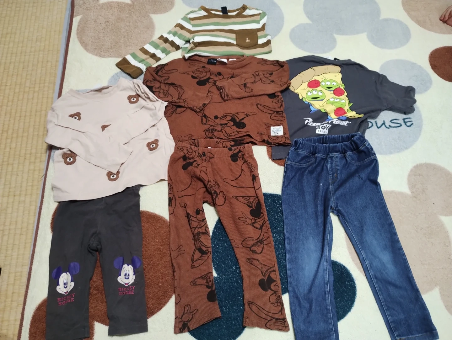 キッズ秋冬服 ディズニートップス パンツ まとめ売り 90-100cm