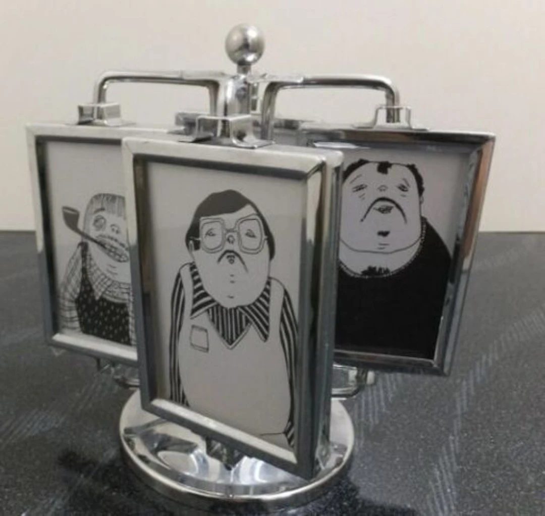 写真たて　金属製の写真2枚目