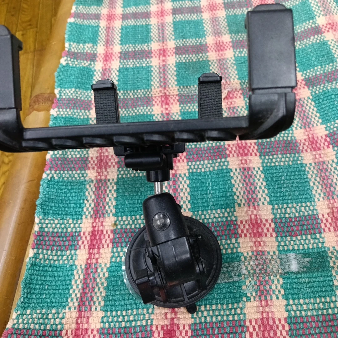 車載用 タブレットホルダー 吸盤式の写真3枚目