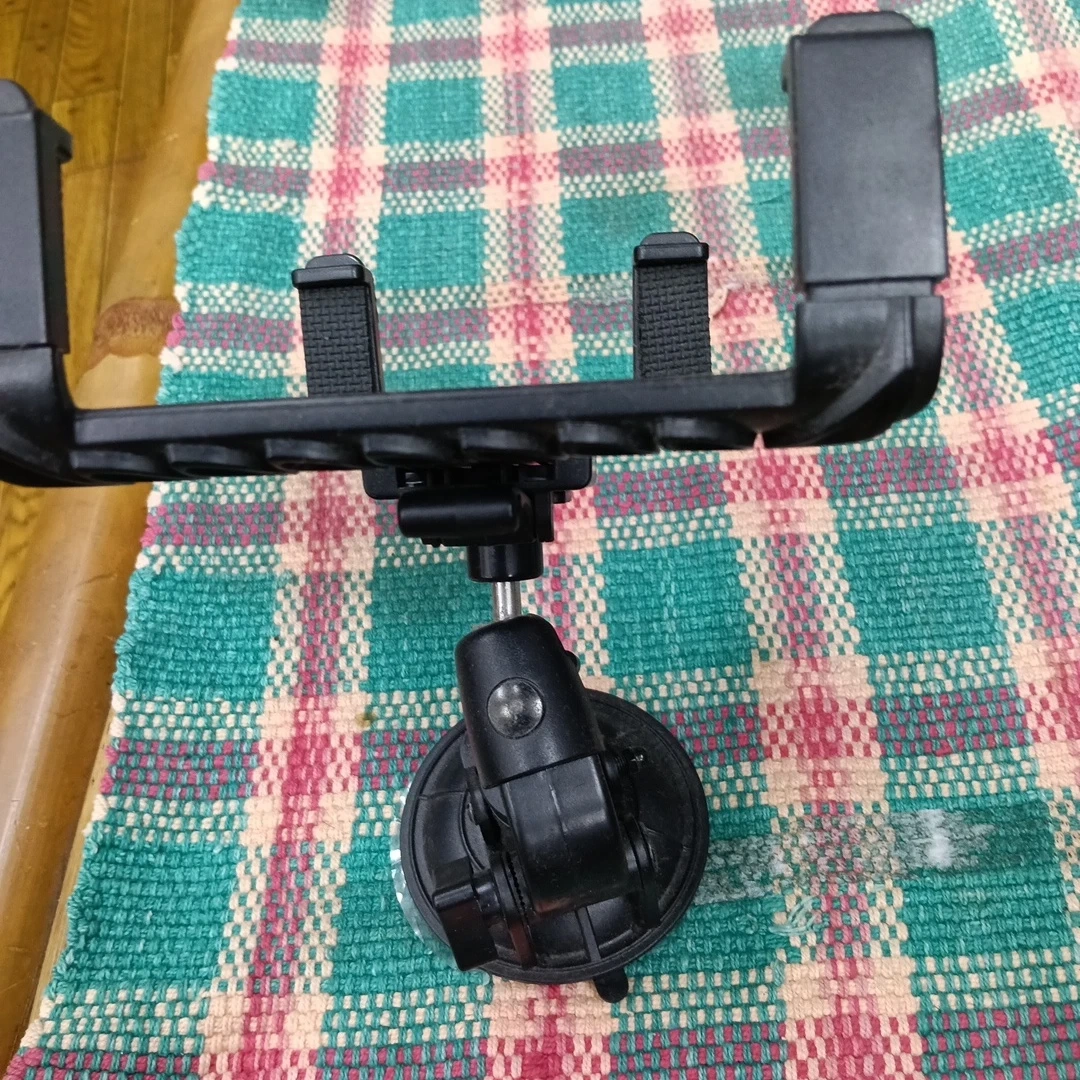 車載用 タブレットホルダー 吸盤式の写真3枚目