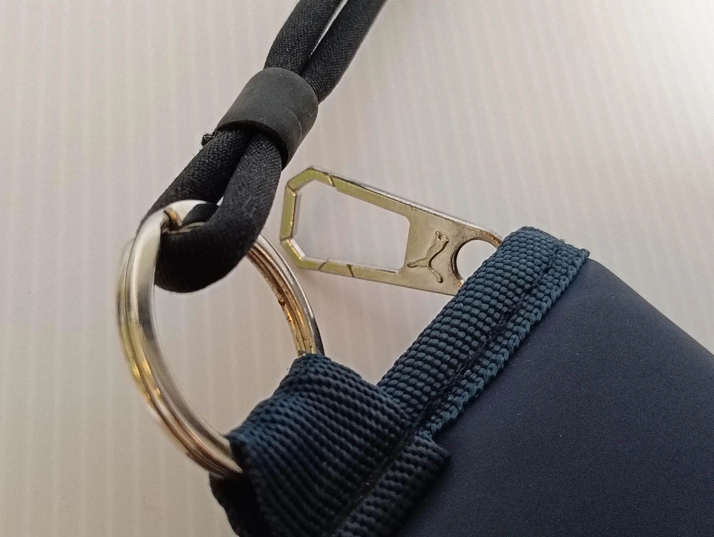 PUMA プーマ ネイビー ラウンドファスナー 2つ折り ウォレット 財布の写真6枚目