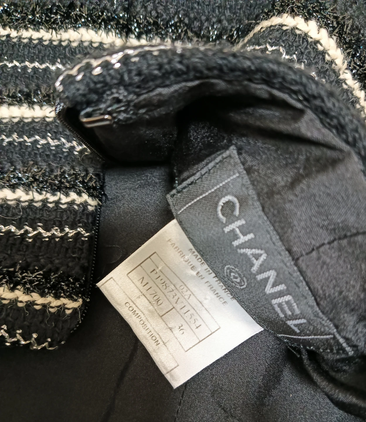 非常に美品。CHANEL ウール&ラメ CCココラインストーン付き ボーダー スカートの写真7枚目