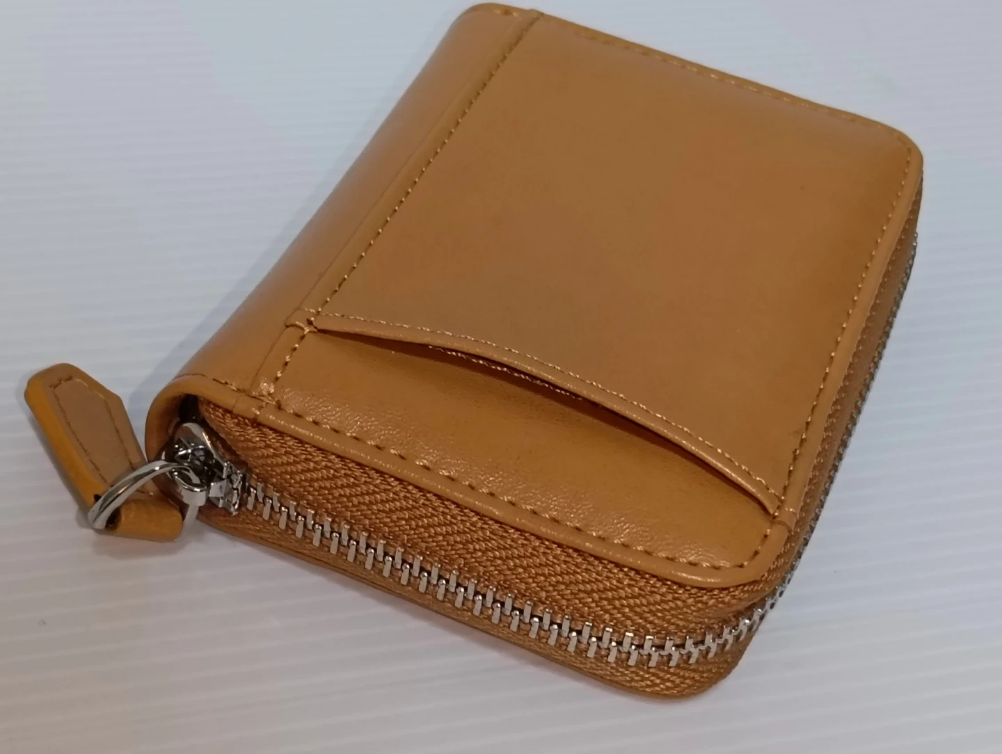 ★激安!未使用 ラウンドファスナー 小さ目財布 小銭入れ コンパクト財布 キャメル ★1,700円程のお品の写真3枚目
