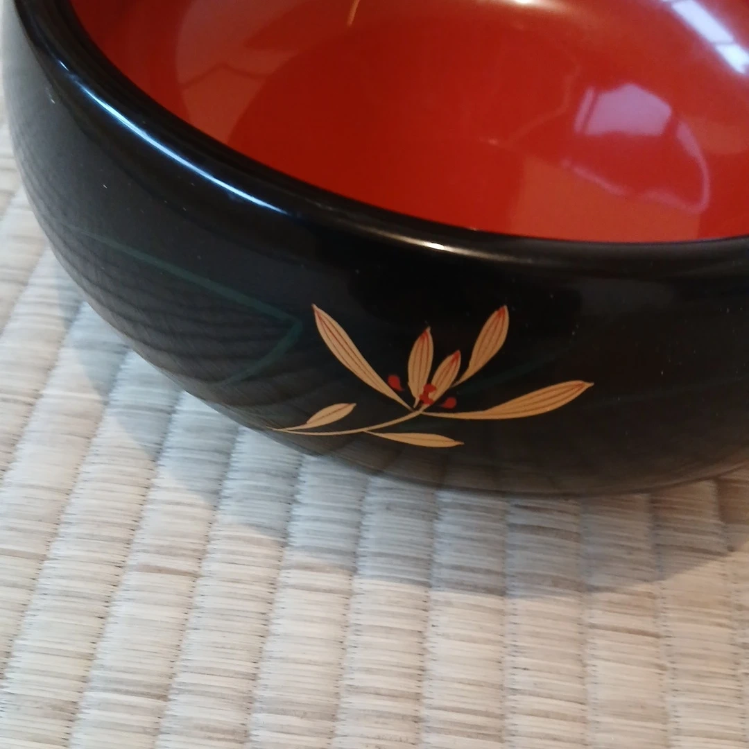 漆器 菓子鉢 黒地 金彩絵柄の写真3枚目