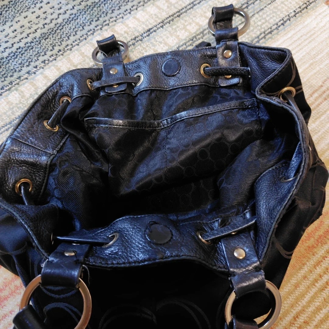 オーストラリアのオロトン 黒バッグの写真3枚目