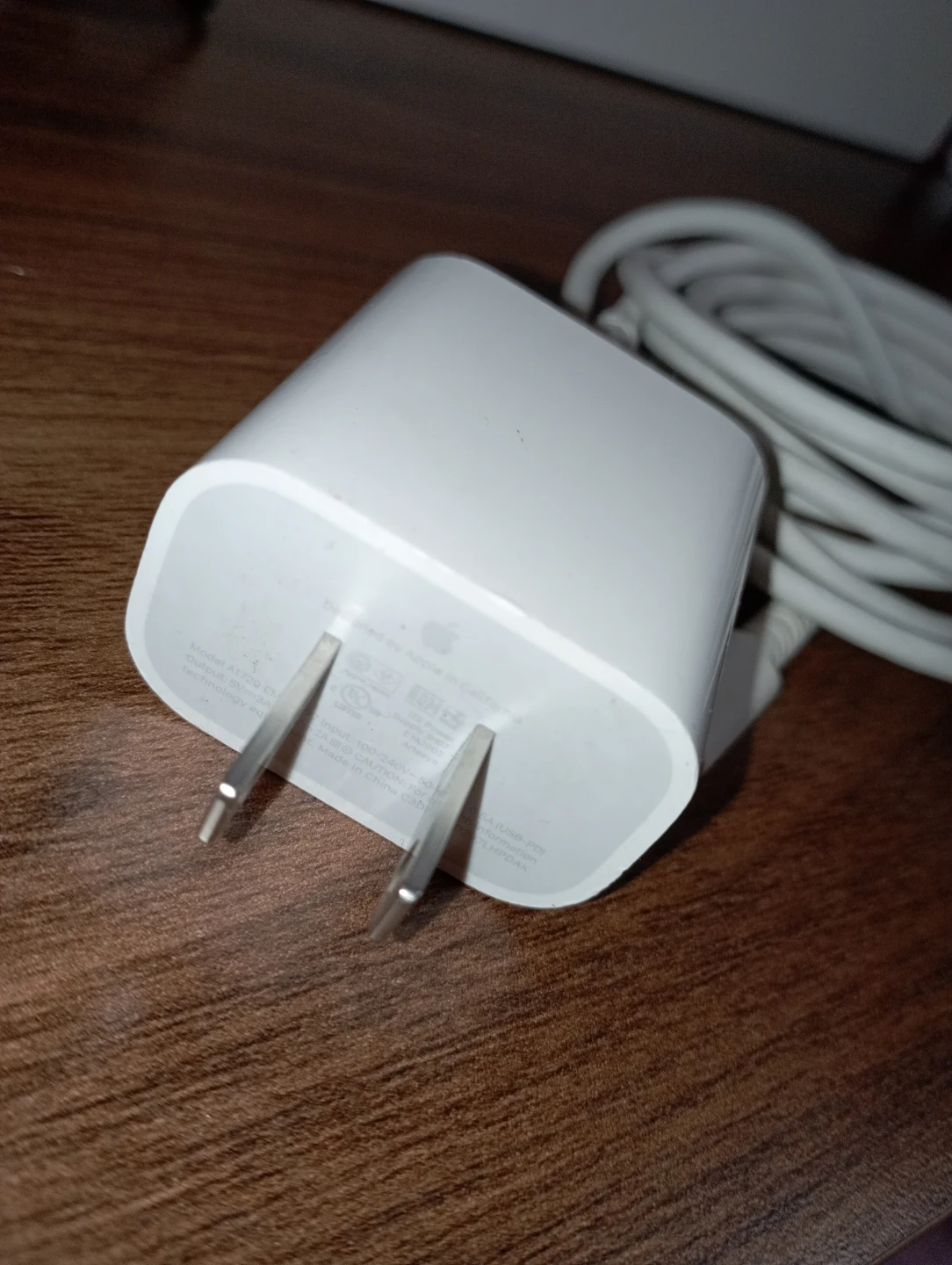 アップル USB-C 電源アダプタ A1720 ケーブル付きの写真2枚目