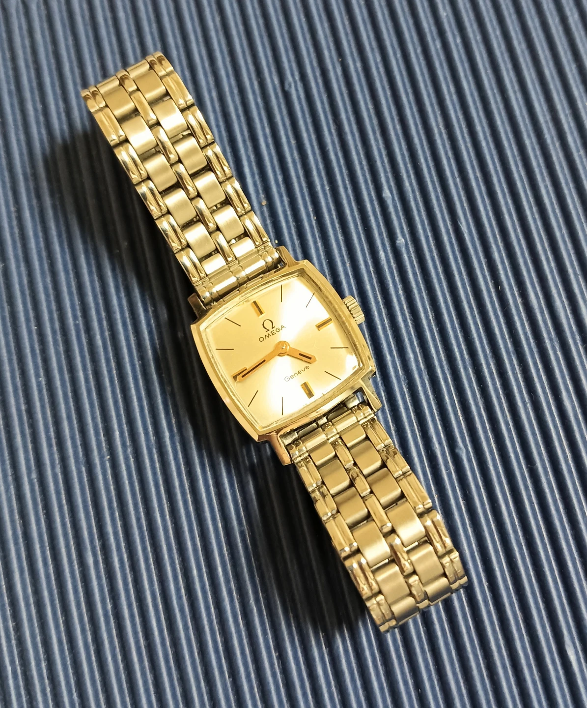 美品。OMEGA オメガ ジュネーブ 手巻き式 スクエア 腕時計の写真4枚目
