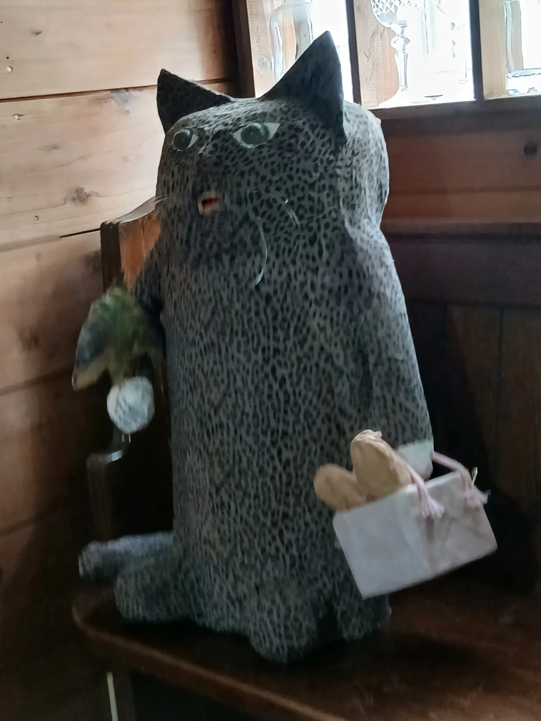 嘉瑞作ヒョウ柄の猫 人形 オブジェの写真3枚目