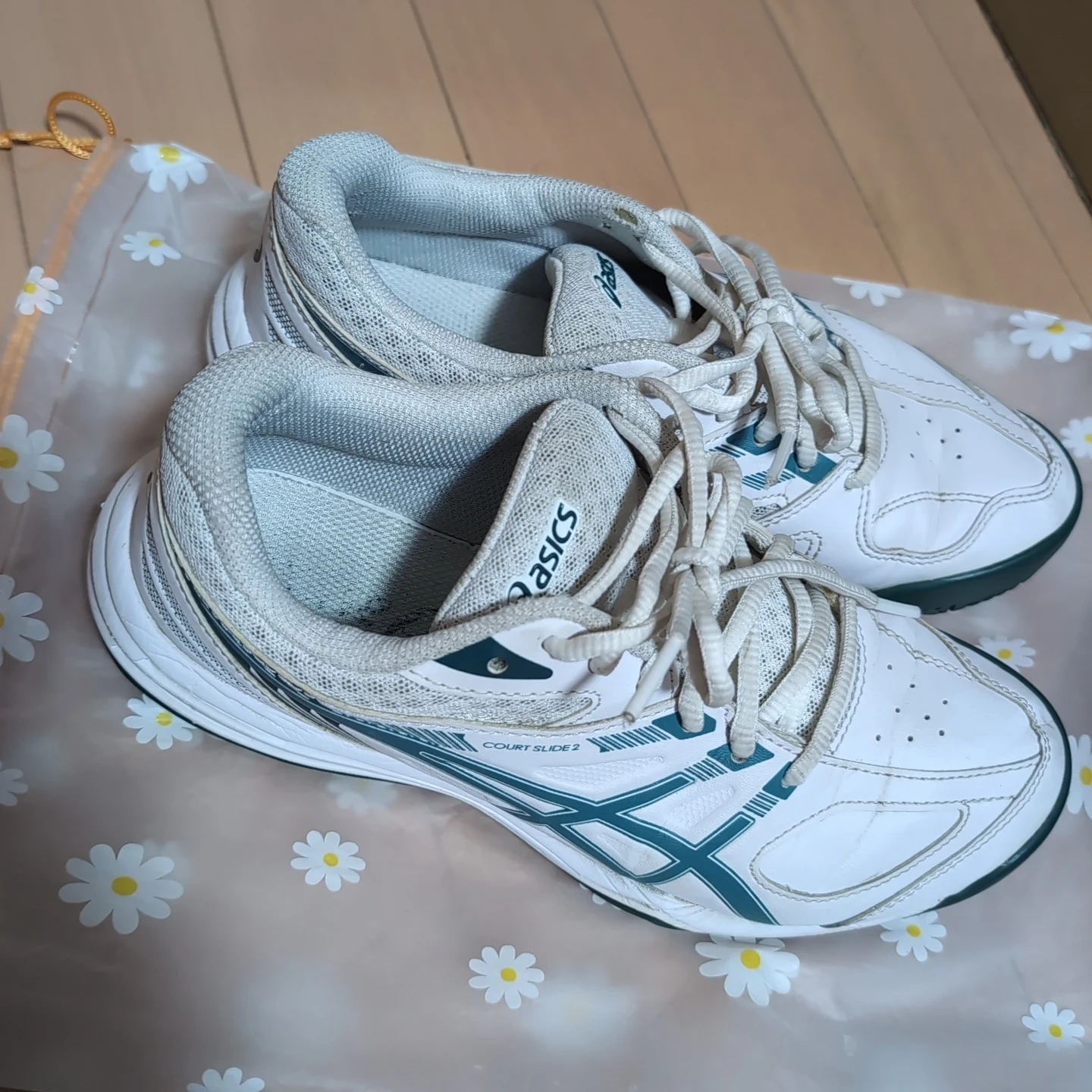 アシックス テニスシューズ24cmの写真3枚目