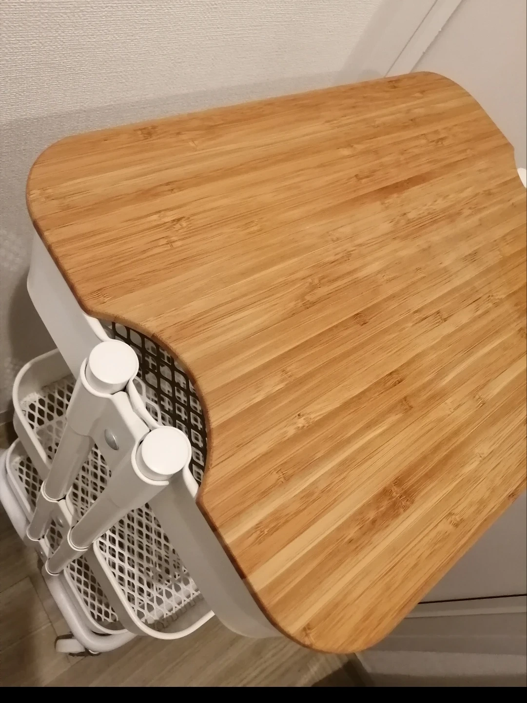 IKEA イケア ワゴン ロースコグ 白2個セット 竹製天板付きの写真5枚目