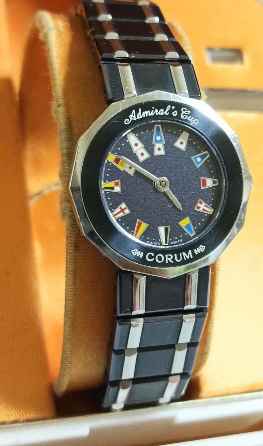 美品。CORUM コルム アドミラルズカップ ガンブルー 腕時計の写真10枚目