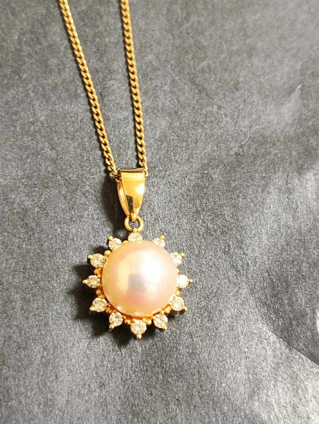 美品。TASAKI 大粒約8mm アコヤ真珠&ダイヤ K18金YGペンダントトップ&チェーン ネックレスの写真4枚目