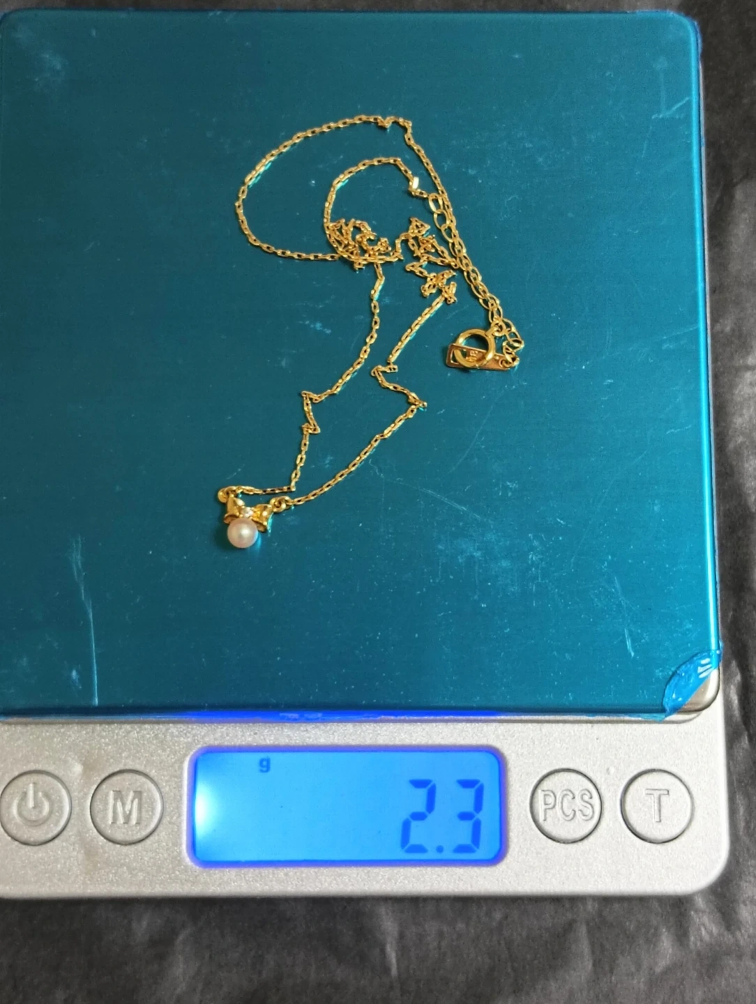 美品。TASAKI 4mm アコヤベビー真珠&ダイヤ K18金YGペンダント&チェーン ネックレスの写真8枚目