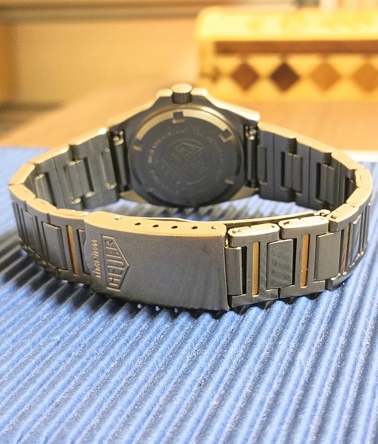 稀少美品。HEUER ホイヤー チタニウム チタン& K18金YGコンビ 腕時計の写真4枚目