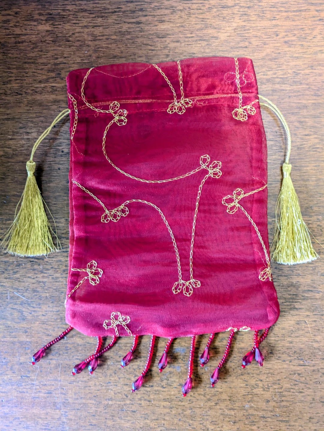 巾着袋 エンジ色 刺繍 ビーズ装飾
