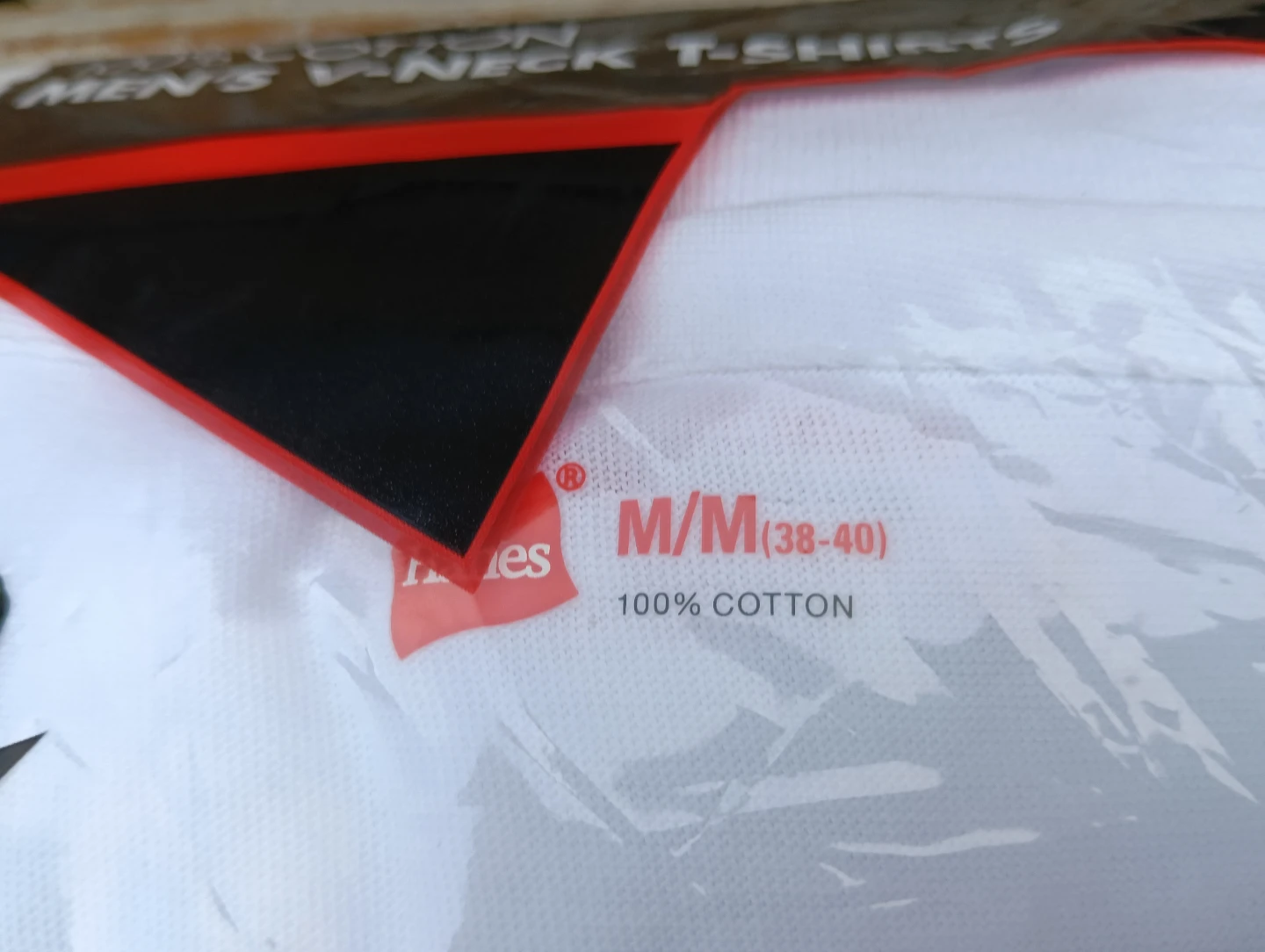 ★Hanes ヘインズ 赤ラベル コットン100% Tシャツ 白Vネック Mサイズ 3枚セット ★開封済み・未使用・袋無しの写真2枚目