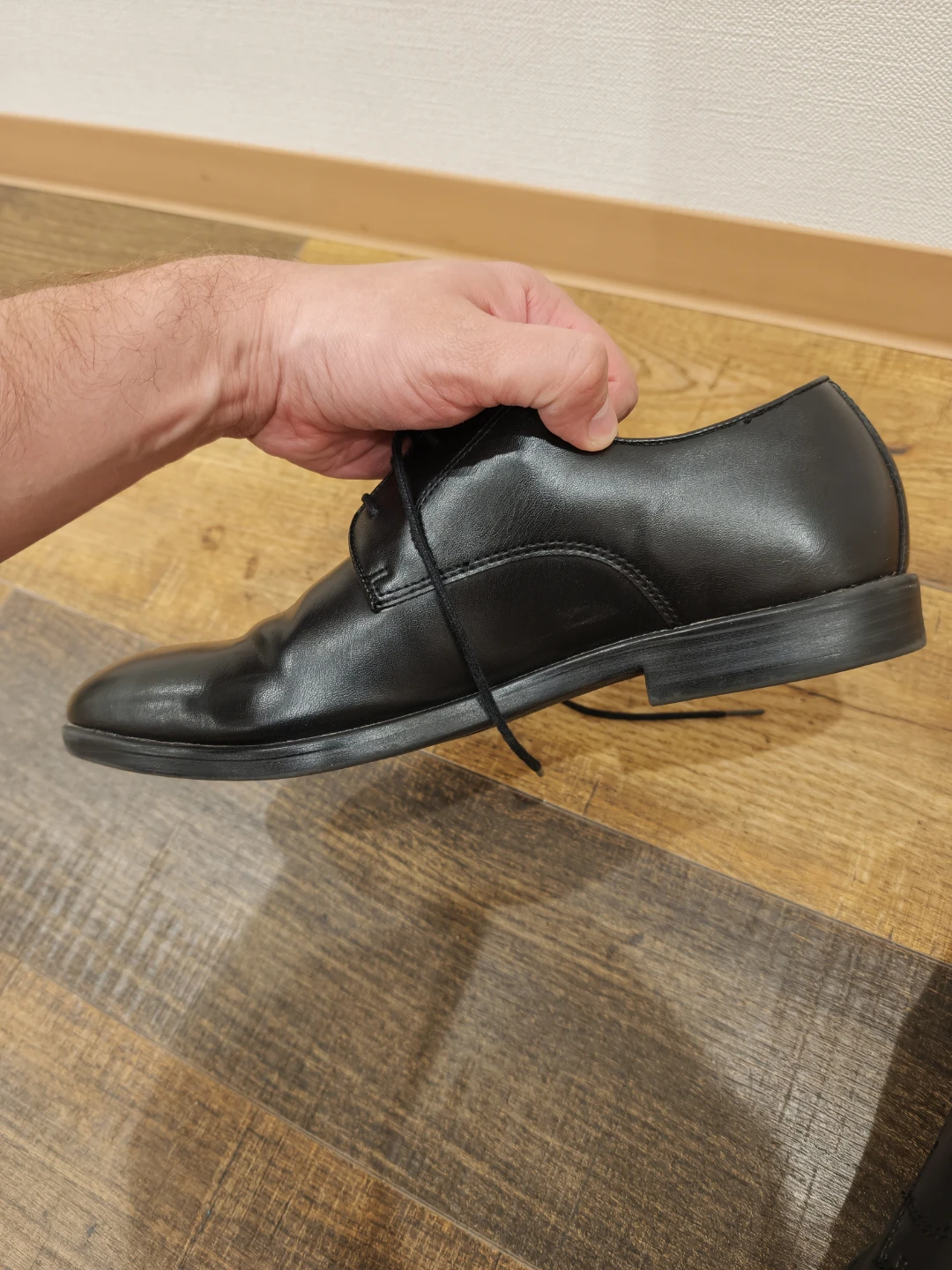 H&M メンズ　フェイクレザー　靴　黒い　27センチの写真5枚目