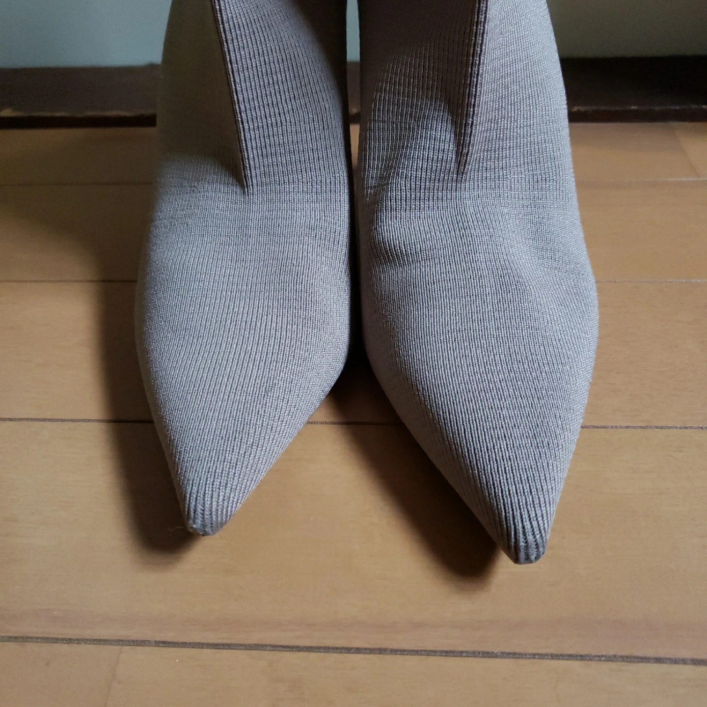 ZARA ニットショートブーツ ベージュの写真3枚目