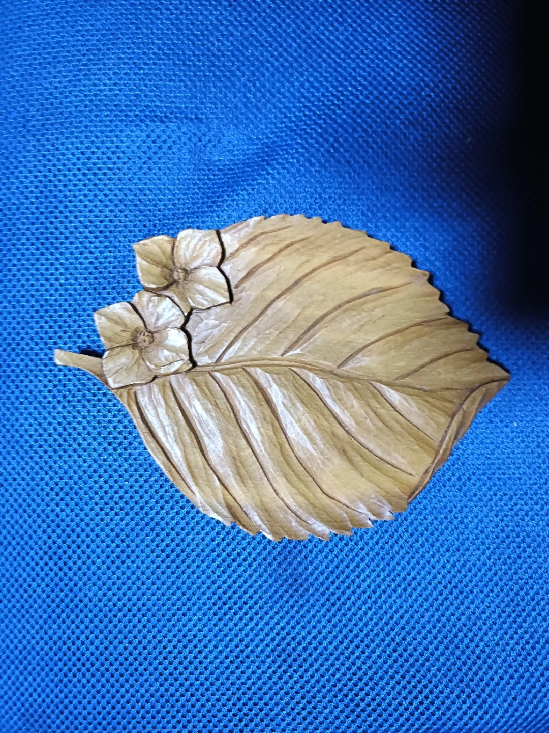 木彫り 葉っぱ型 プレート
