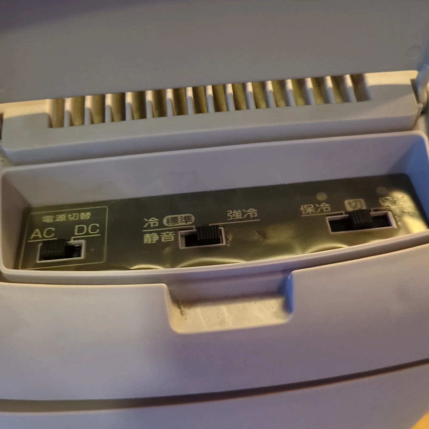 ツインバード 2電源式ポータブル電子冷温ボックス HR-D202の写真3枚目