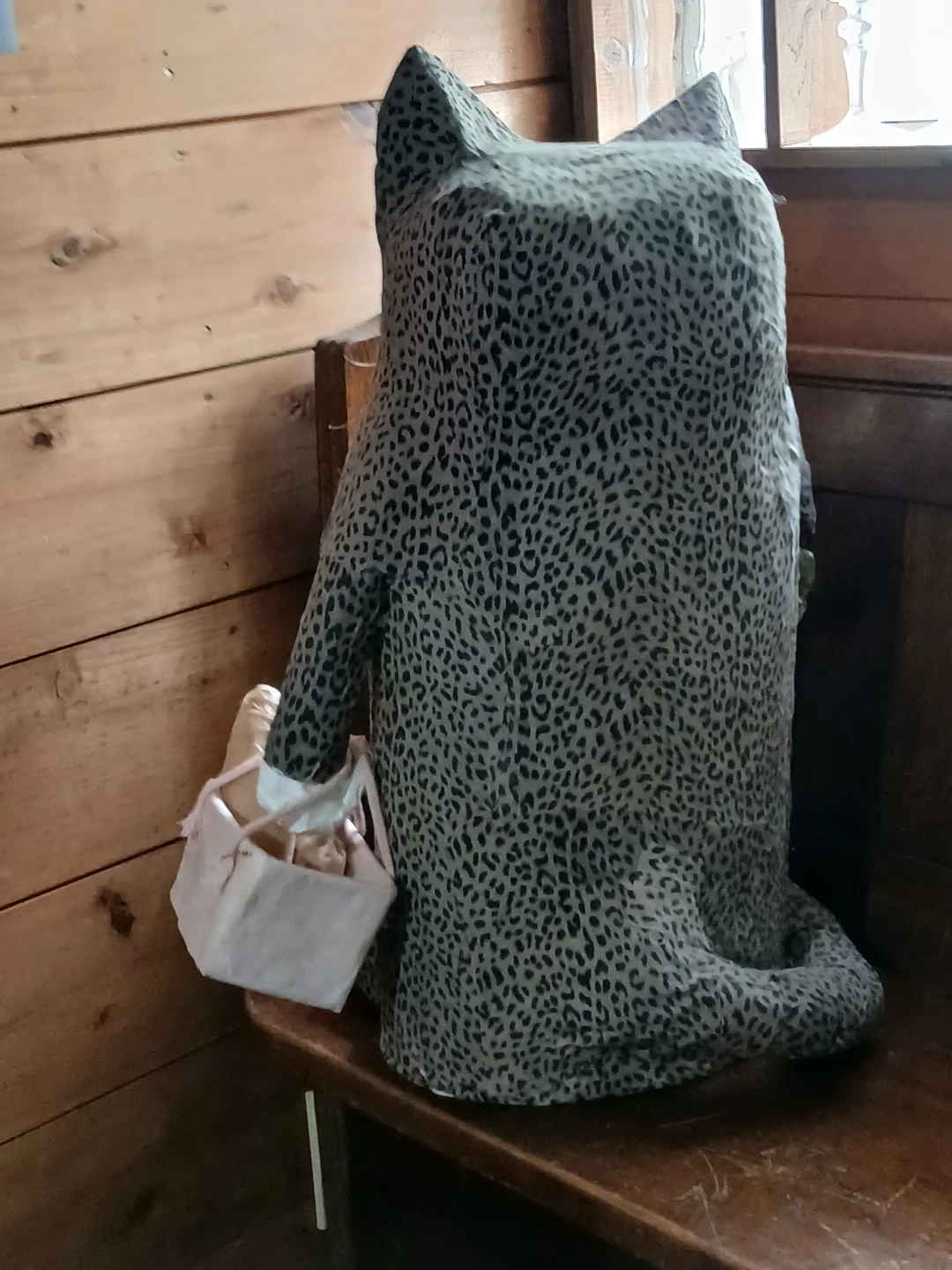 嘉瑞作ヒョウ柄の猫 人形 オブジェの写真4枚目