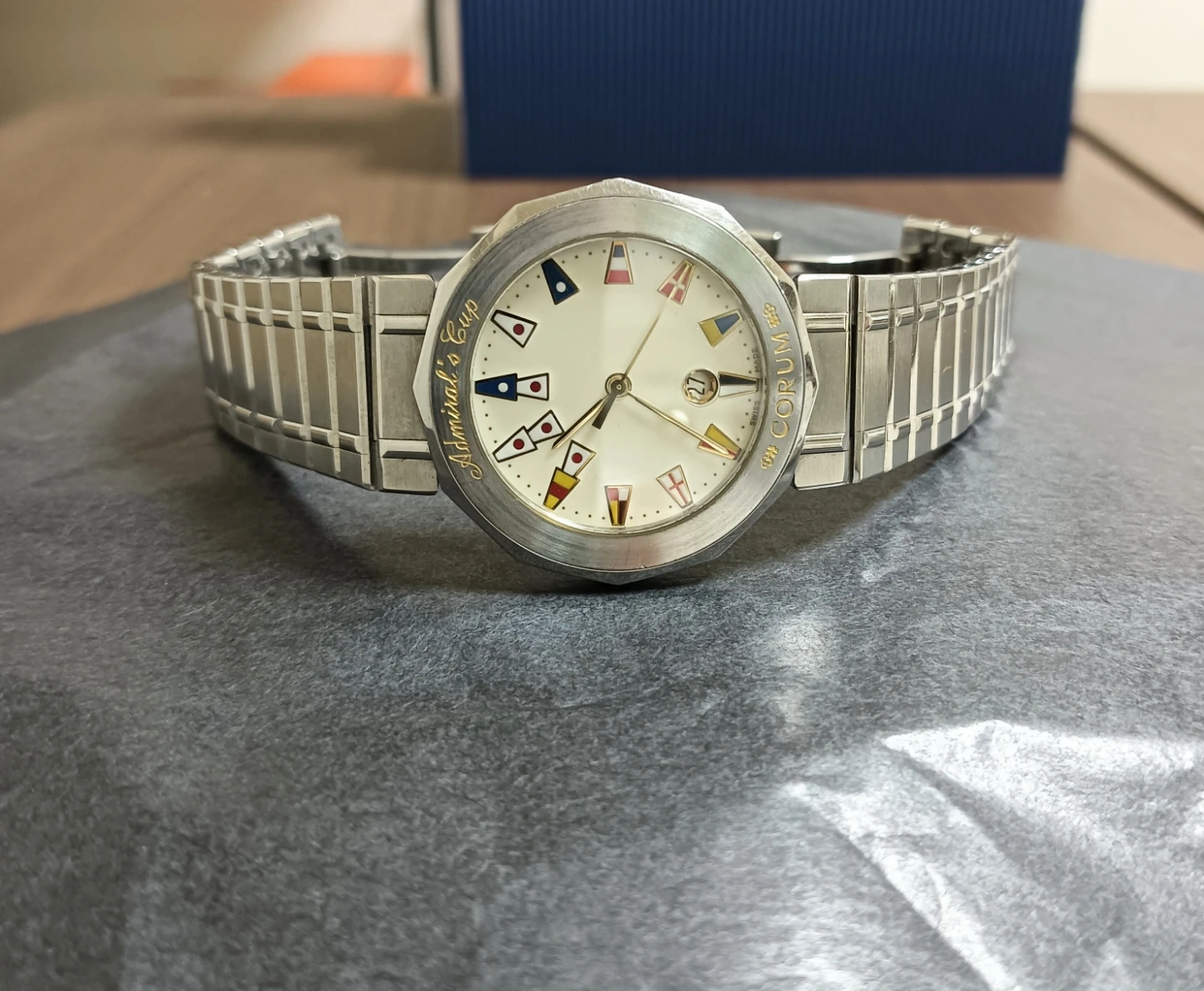 非常に美品。 CORUM コルム アドミラルズカップ メンズ 腕時計の写真10枚目