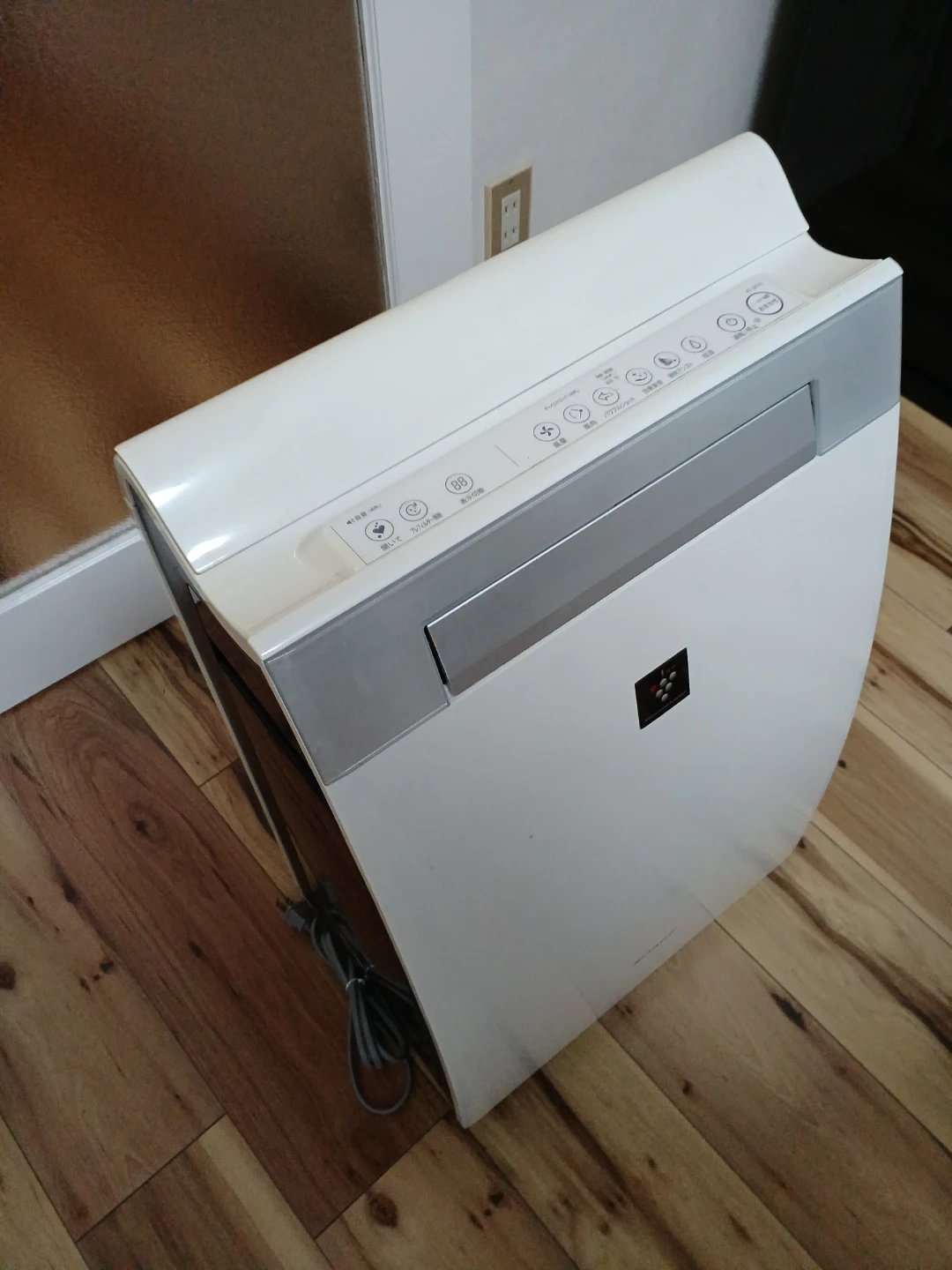 【完動品】シャープ 加湿空気清浄機 KI-JX75-W 2019年製の写真4枚目