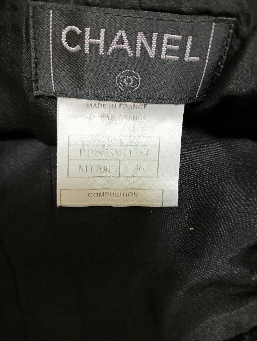 非常に美品。CHANEL ウール&ラメ CCココラインストーン付き ボーダー スカートの写真6枚目