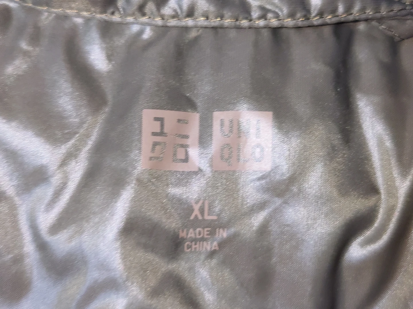UNIQLO ユニクロ ウルトラライトダウンベスト カーキ XLの写真6枚目