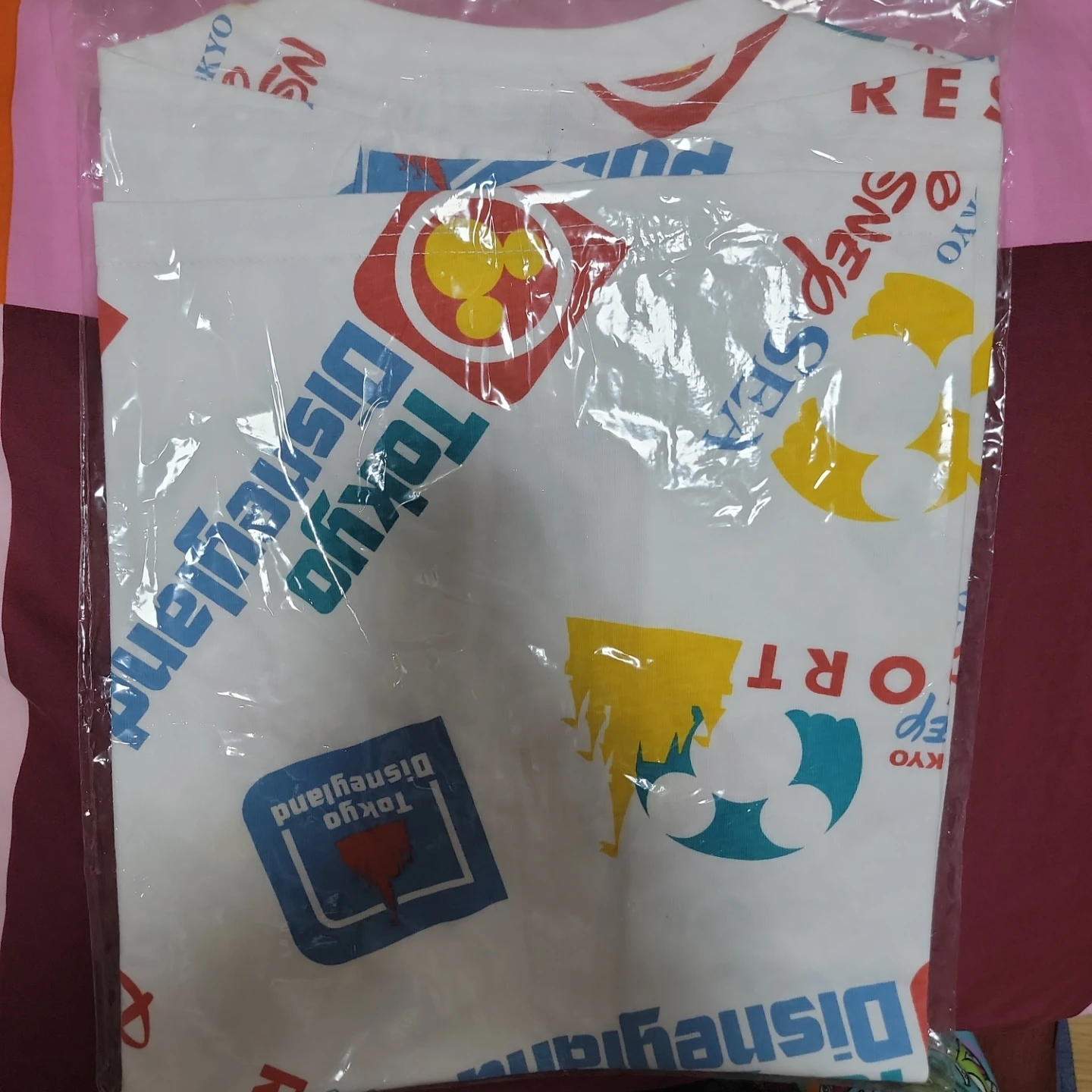 【新品未使用】東京ディズニーリゾート Tシャツ 総柄 Mサイズの写真2枚目