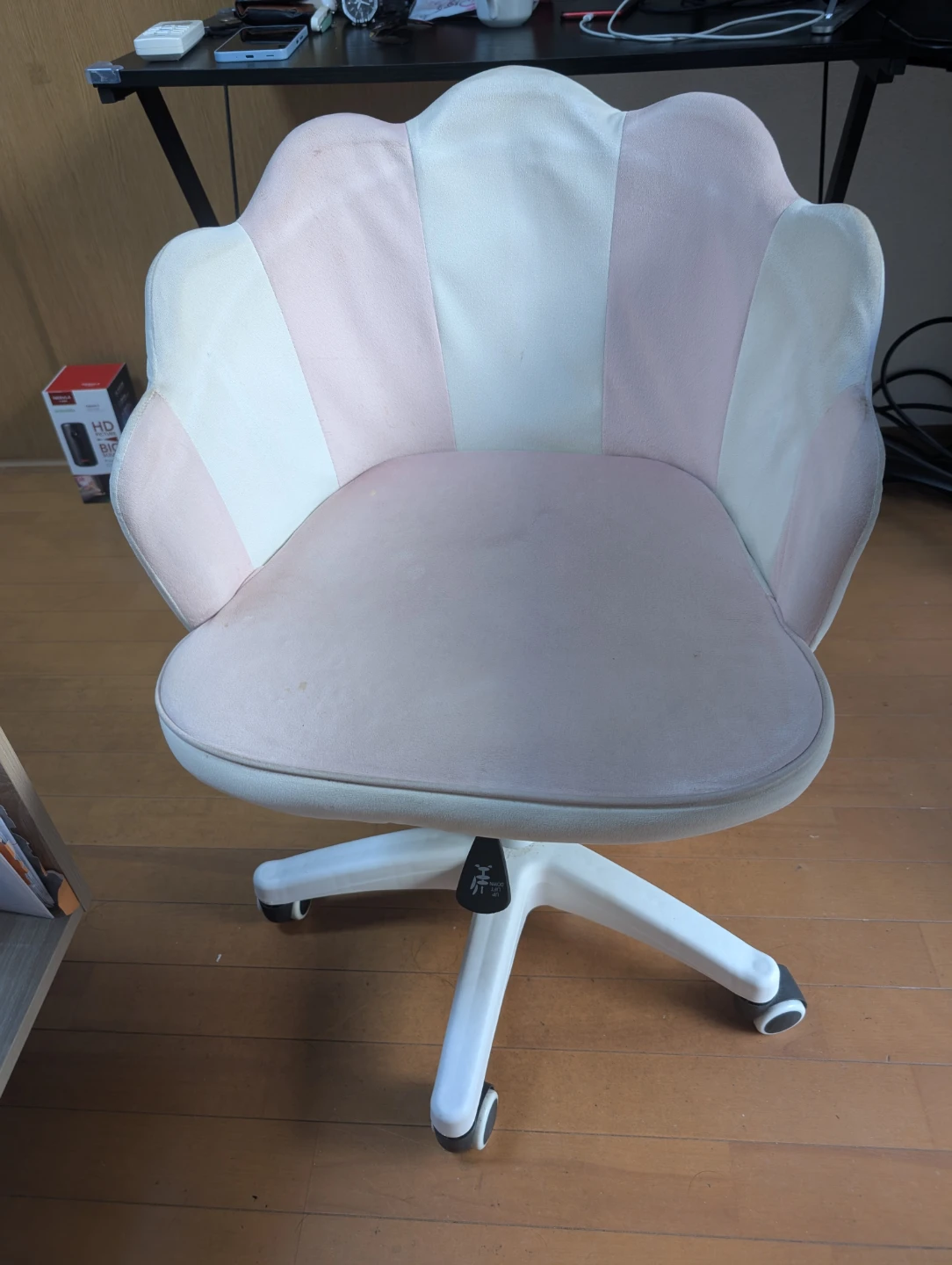 回転式チェア 2脚セット スウェード調の写真2枚目