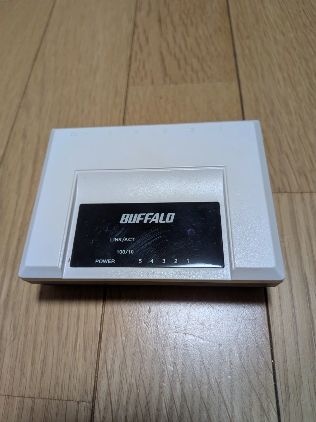 BUFFALO 5ポート スイッチングハブ LSW-TX-5EP 箱・ACアダプター付きの写真3枚目