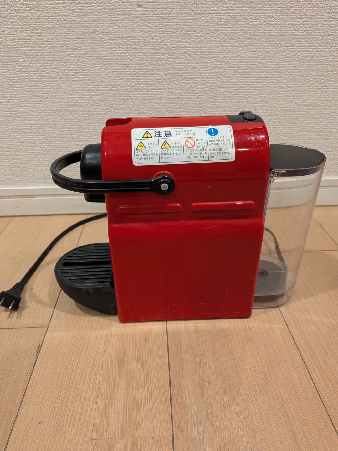 ネスプレッソ コーヒーメーカー レッドの写真2枚目