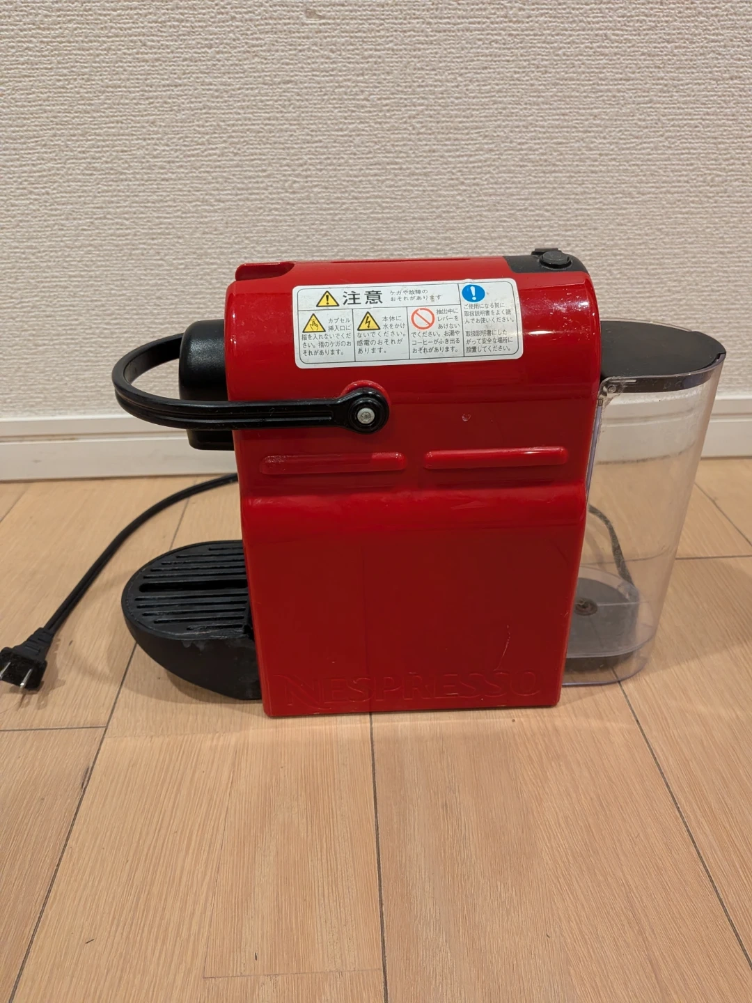 ネスプレッソ コーヒーメーカー レッドの写真2枚目