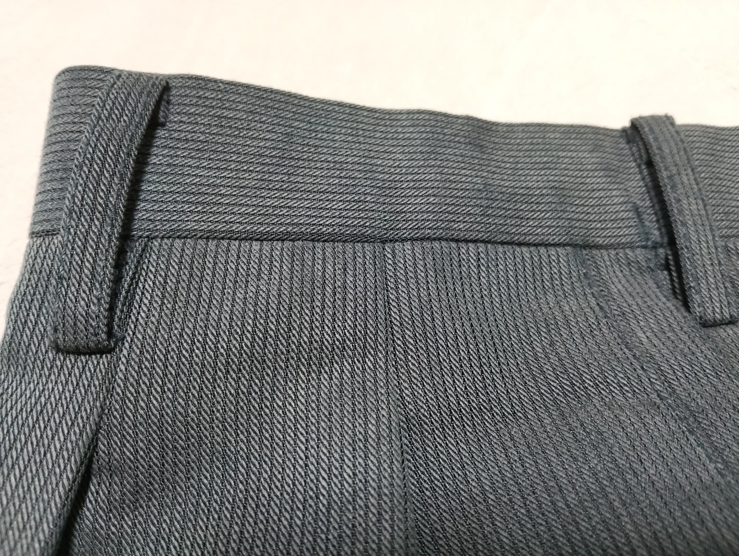 94cmメンズ スラックス チャコールグレーの写真2枚目